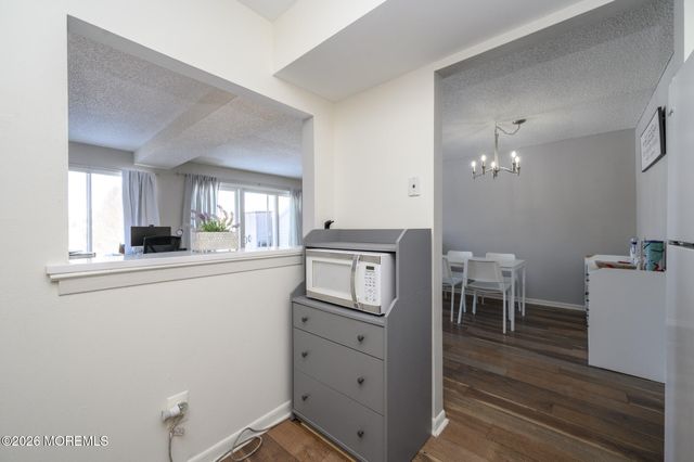 17 Inwood Terrace, Freehold, NJ 07728