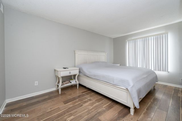 17 Inwood Terrace, Freehold, NJ 07728