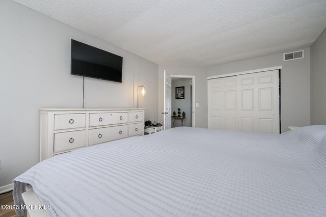 17 Inwood Terrace, Freehold, NJ 07728