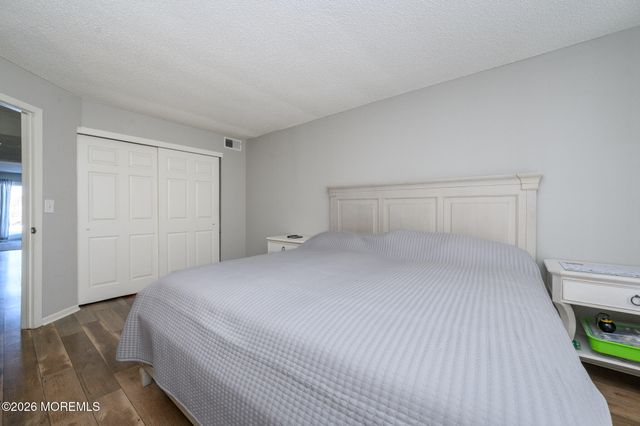 17 Inwood Terrace, Freehold, NJ 07728