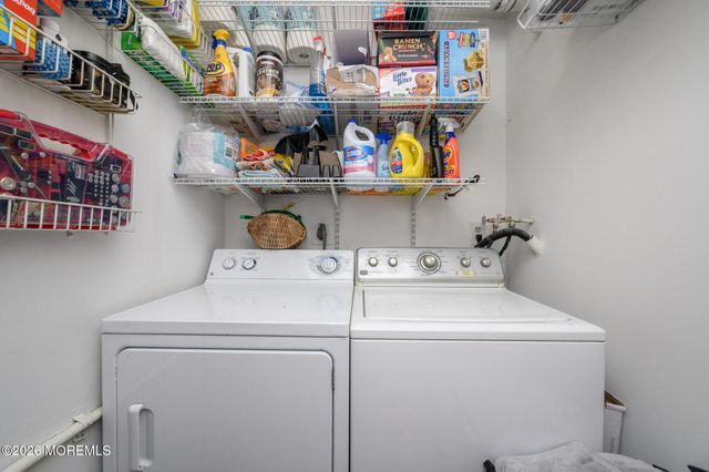 17 Inwood Terrace, Freehold, NJ 07728