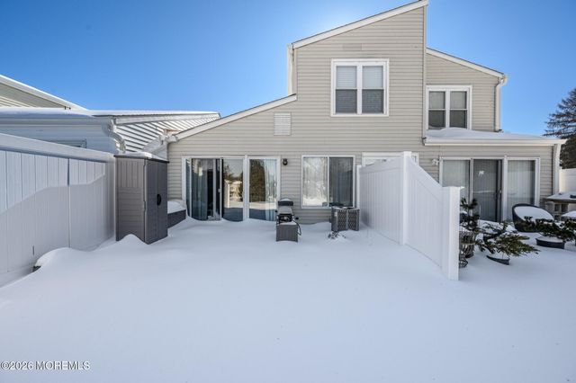 17 Inwood Terrace, Freehold, NJ 07728