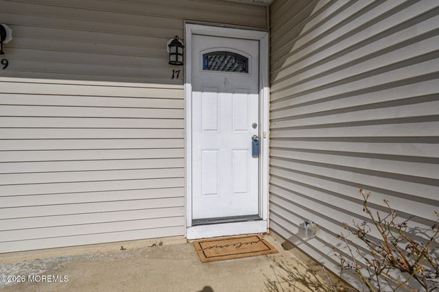 17 Inwood Terrace, Freehold, NJ 07728