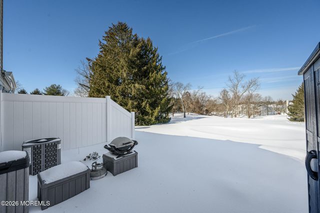 17 Inwood Terrace, Freehold, NJ 07728