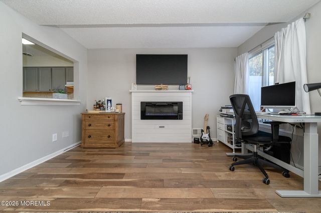 17 Inwood Terrace, Freehold, NJ 07728