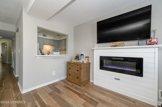 17 Inwood Terrace, Freehold, NJ 07728