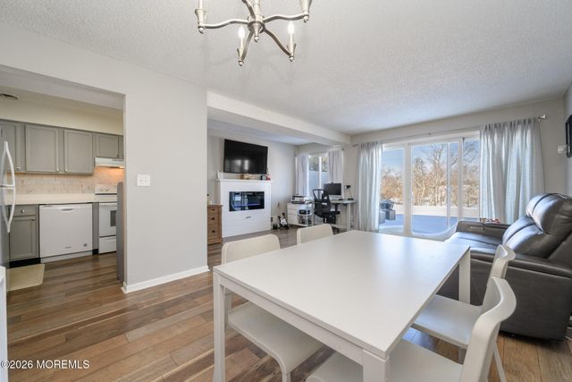 17 Inwood Terrace, Freehold, NJ 07728