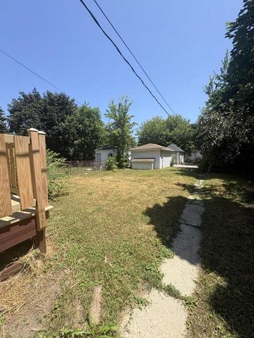 3030 N 48th STREET, Milwaukee, WI 53210