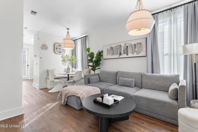 2207 Government Street, 11, Ocean Springs, MS 39564