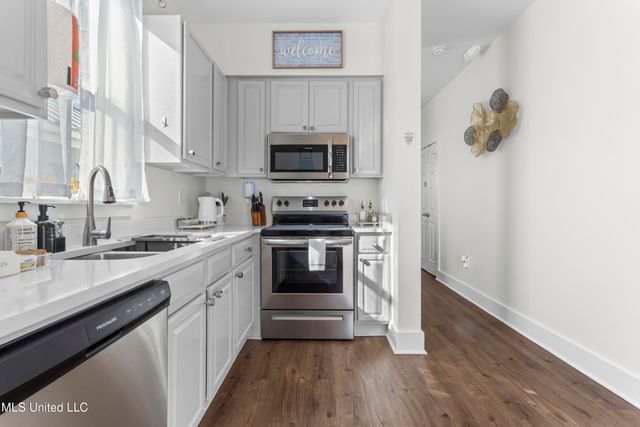 2207 Government Street, 11, Ocean Springs, MS 39564