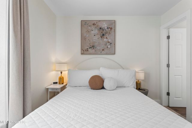 2207 Government Street, 11, Ocean Springs, MS 39564