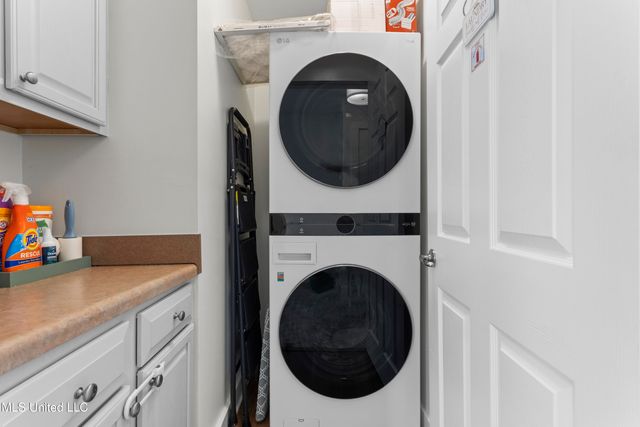 2207 Government Street, 11, Ocean Springs, MS 39564