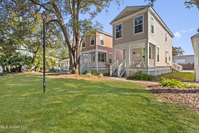 2207 Government Street, 11, Ocean Springs, MS 39564