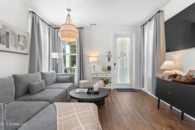 2207 Government Street, 11, Ocean Springs, MS 39564