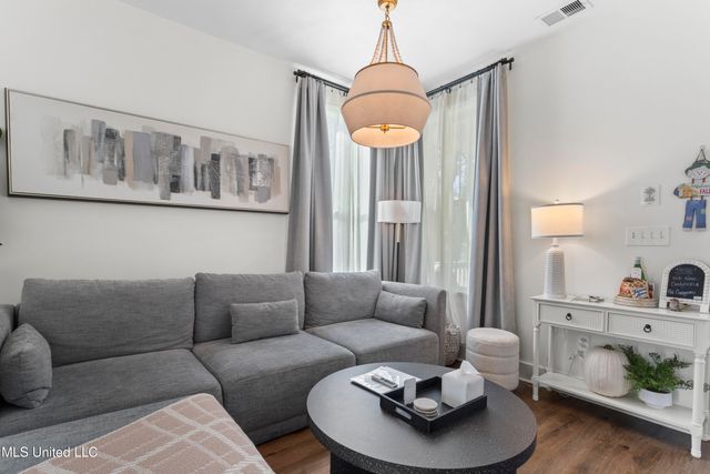 2207 Government Street, 11, Ocean Springs, MS 39564