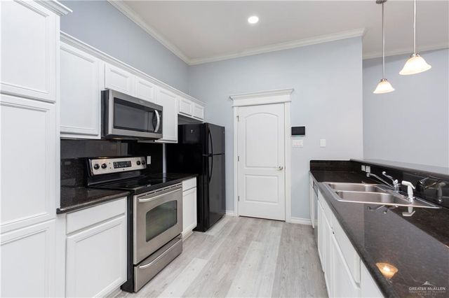 708 S Excalibur Street, Edinburg, TX 78539