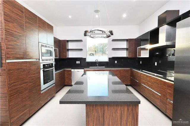 302 Grovewood Avenue, Mission, TX 78572