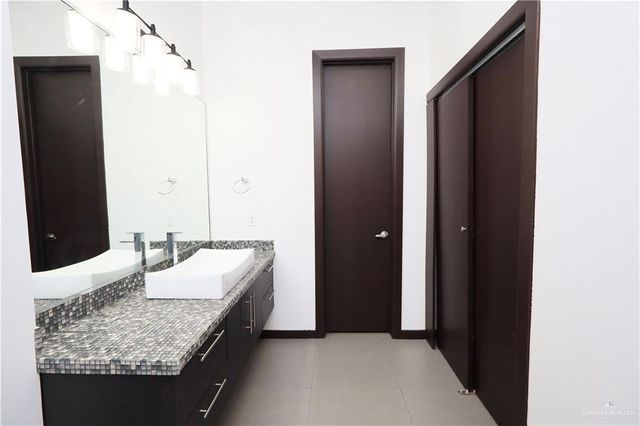 302 Grovewood Avenue, Mission, TX 78572