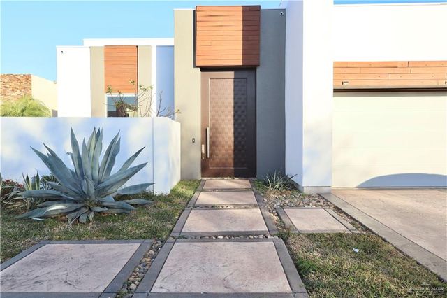 302 Grovewood Avenue, Mission, TX 78572