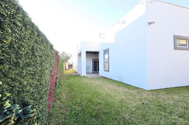 302 Grovewood Avenue, Mission, TX 78572