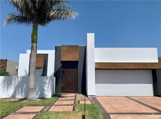 302 Grovewood Avenue, Mission, TX 78572