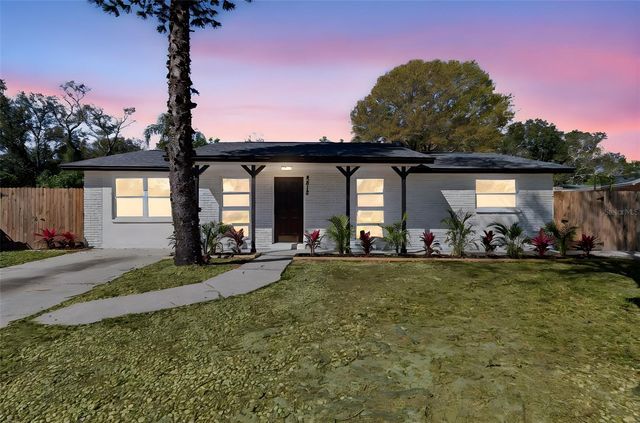 8818 AUBURN WAY, Tampa, FL 33615