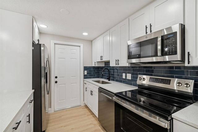 8818 AUBURN WAY, Tampa, FL 33615