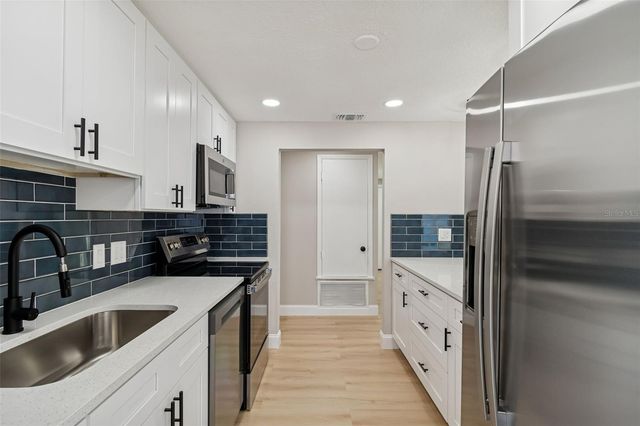 8818 AUBURN WAY, Tampa, FL 33615