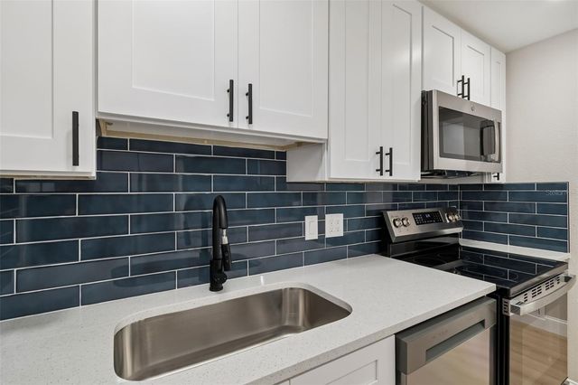 8818 AUBURN WAY, Tampa, FL 33615