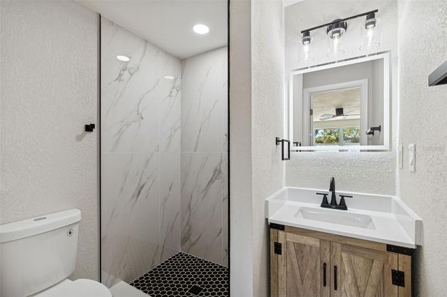 8818 AUBURN WAY, Tampa, FL 33615