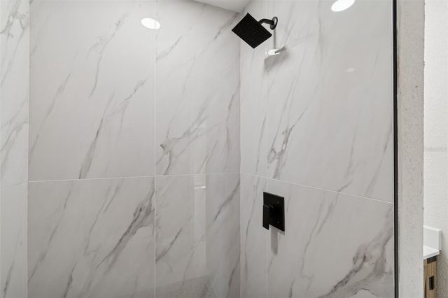 8818 AUBURN WAY, Tampa, FL 33615