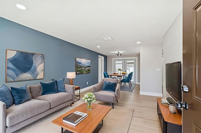 8818 AUBURN WAY, Tampa, FL 33615