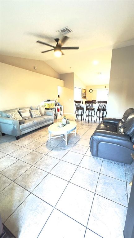 Image 10 of property listing at 3480 CLINGMAN STREET, Deltona, FL 32738