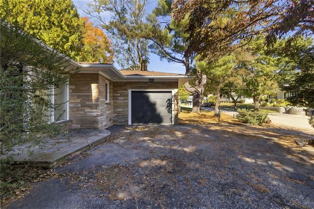 38 Amherst Road, Cranston, RI 02920