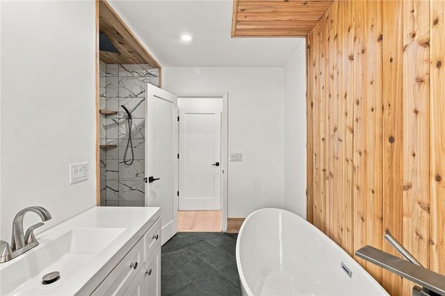 38 Amherst Road, Cranston, RI 02920