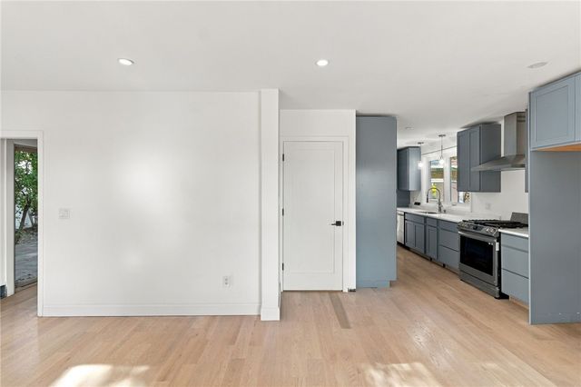 38 Amherst Road, Cranston, RI 02920