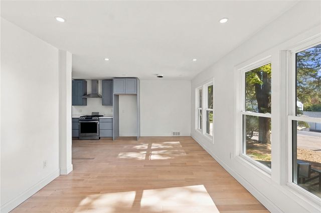 38 Amherst Road, Cranston, RI 02920