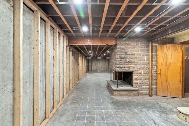38 Amherst Road, Cranston, RI 02920
