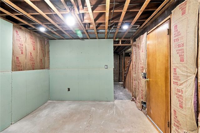 38 Amherst Road, Cranston, RI 02920