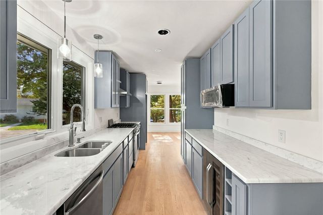 38 Amherst Road, Cranston, RI 02920