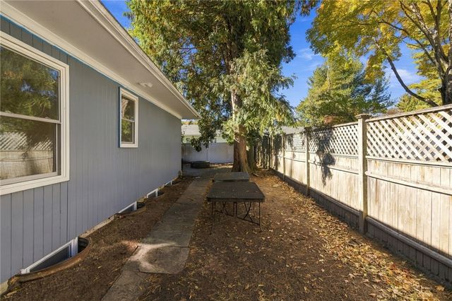 38 Amherst Road, Cranston, RI 02920
