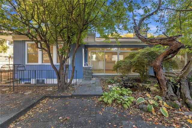 38 Amherst Road, Cranston, RI 02920