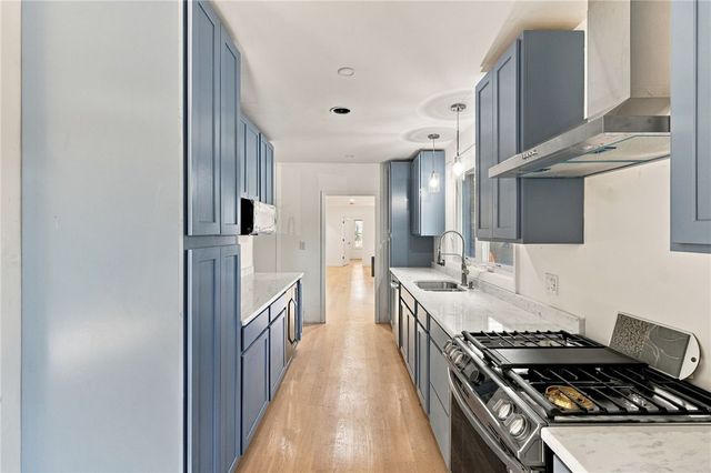 38 Amherst Road, Cranston, RI 02920