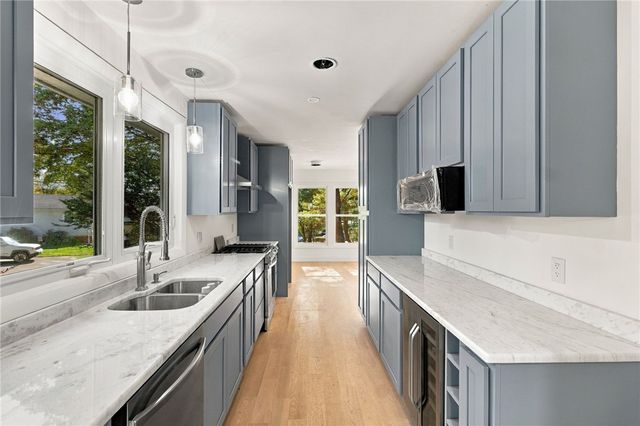 38 Amherst Road, Cranston, RI 02920