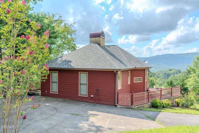 2250 Village Summit Drive, Sevierville, TN 37862