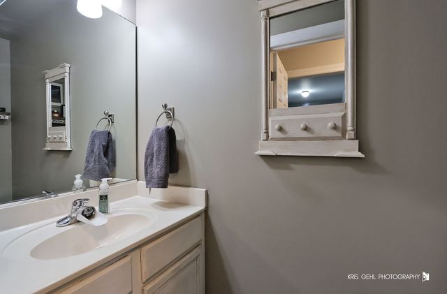 2764 Olympic Court, Aurora, IL 60503