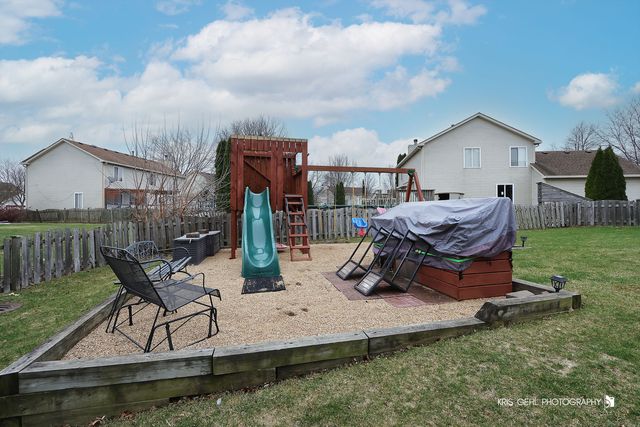 2764 Olympic Court, Aurora, IL 60503