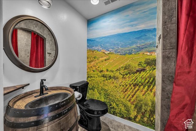 2472 S LYLE ST, Hurricane, UT 84737