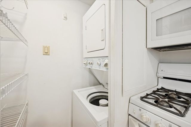 7348 Lake Street 2E, River Forest, IL 60305