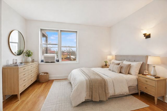 7348 Lake Street 2E, River Forest, IL 60305